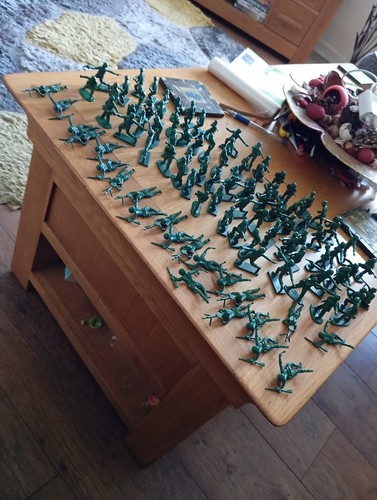 Plastic toy green soldiers - plastic,