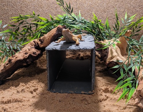 Large natural slate cave hide - large,