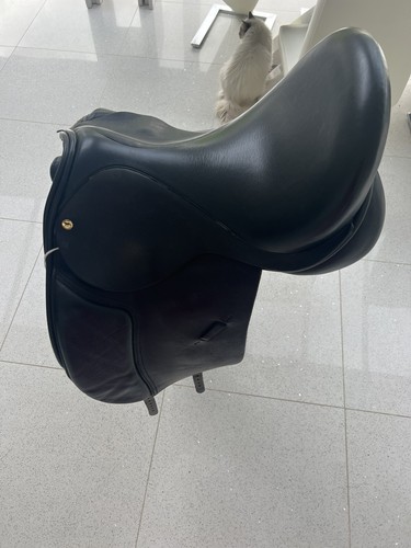 Black country dressage saddle - black,