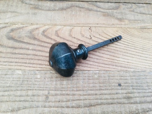 Antique cast iron - iron, round