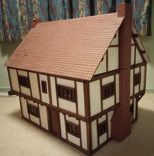 Model House / Dolls House For