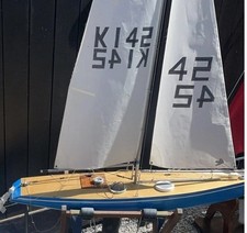 rc model sailing yacht With Stand Spares Repair & Rc Remote 1 M X 1.8M