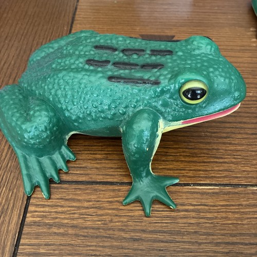 Vintage croaking garden frog - vintage,