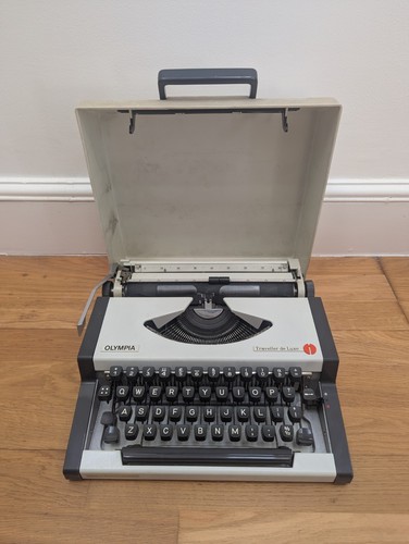 Vintage olympia traveller - olympia,