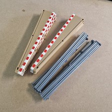 Scalextric C8233- 4x Pairs of Lead In/Out Straight Borders with Barriers