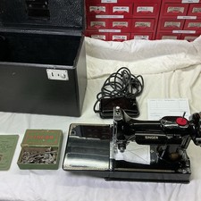 Vintage Singer Featherweight