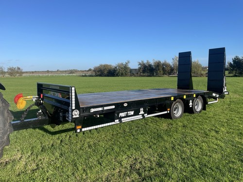 Low loader trailer tractor - low,