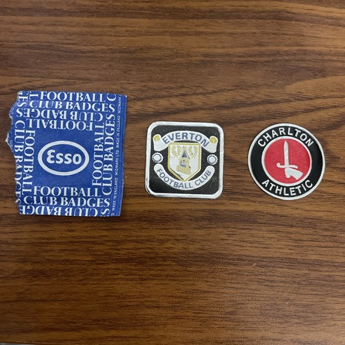 Unused esso club badges 1971 - esso,