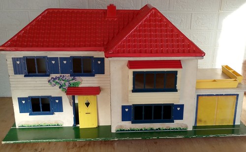 Triang avon dolls - avon, house