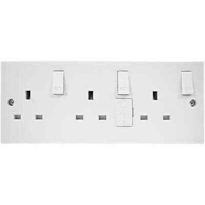 Triple switched socket - switched, gang