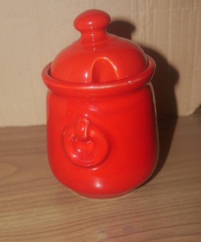 Red condiment pot the - red, shape