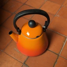 LE CREUSET VOLCANIC ORANGE ENAMEL STOVE TOP KETTLE 1.6L