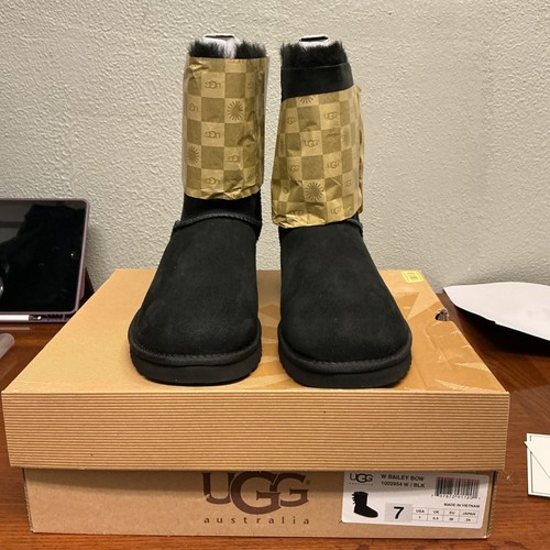 Ugg ladies size bailey bow - 9,