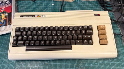Commodore vic fully - commodore,