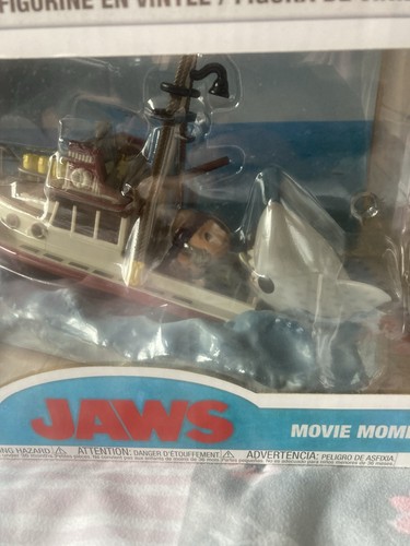 Jaws eating boat - boat, funko