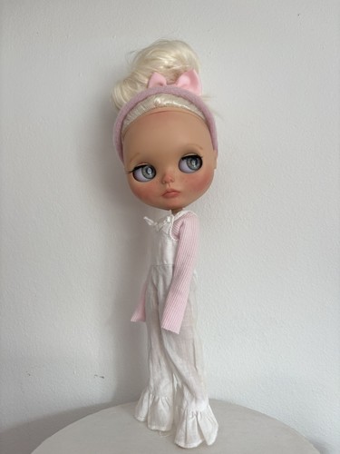Blythe doll with hands - doll,