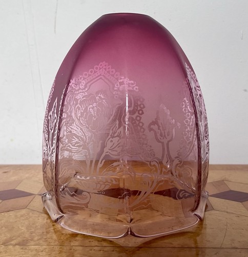 Cranberry pink glass frilled - pink,