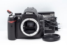 NIKON D5000 12Mpix DX DSLR + 2 BATTERIES/CHARGER