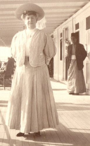 1890 victorian lady smile - lady,