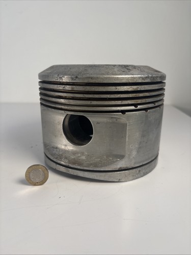 Large piston head - piston,