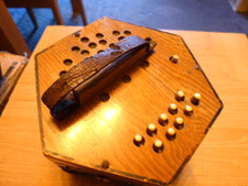 Viceroy ??  Anglo type 20+1 Button Concertina 80 Upright Reeds..  GC..