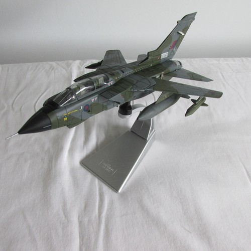 Corgi aa33619 panavia tornado - aa33619,