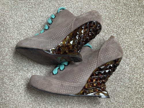 Brown suede leather wedge - suede,