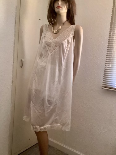Vtg white silky antistat - white,