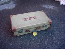 LARGE GREEN VINTAGE ARMY SUITCASE 1967 (FREE POST IN UK) NO KEYS INCLUDED.