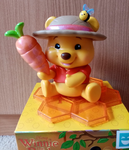 Disney winnie the pooh - winnie, hunny