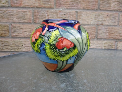 Moorcroft lilyarrie pattern - moorcroft,