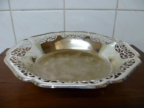Scalloped edge fretted - edge,,
