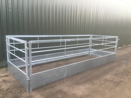 Square bale feeder - square, livestock