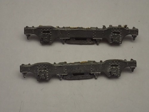 Pair 4mm scale whitemetal - pair, of