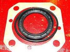 AUSTIN CAMBRIDGE A40 A50 A55 Mk1,2, A60  etc; rear hub/halfshaft seals (3).