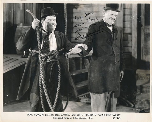Stan laurel signed - 1965),