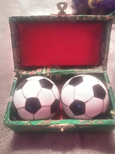Pair soccer ball - of,