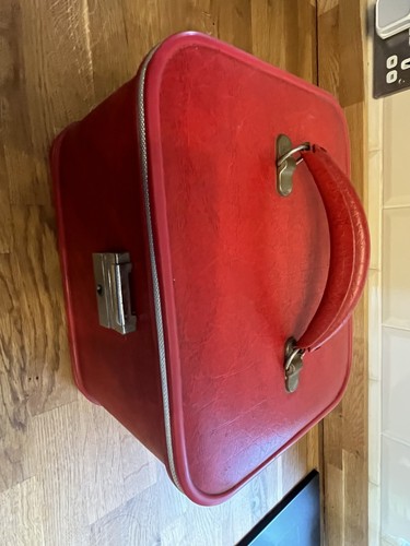 Vintage red vanity case - red,