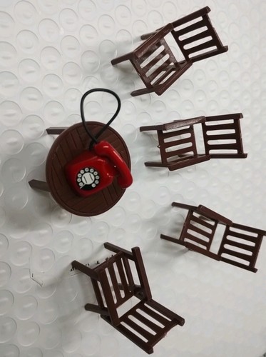 Dolls house model table 4 - /,