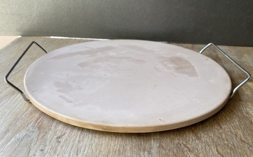 Pizza stone with metal handle - with,