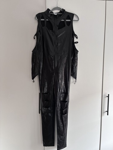 Black wet look cut - black,