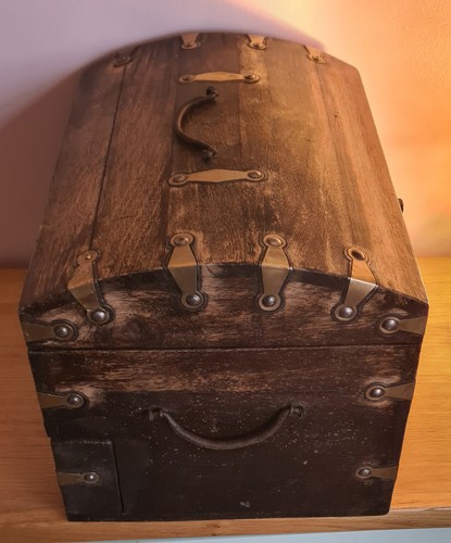 Treasure chest trunk - treasure,