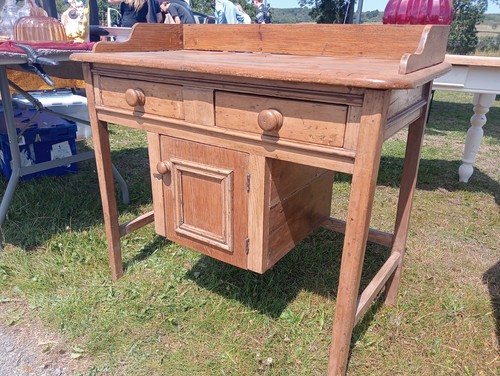 Victorian pine wash stand - ,