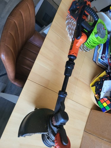 Black decker strimmer 25cm - black+,