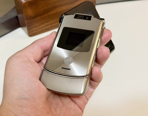 Motorola razr v3xx retro flip - motorola,