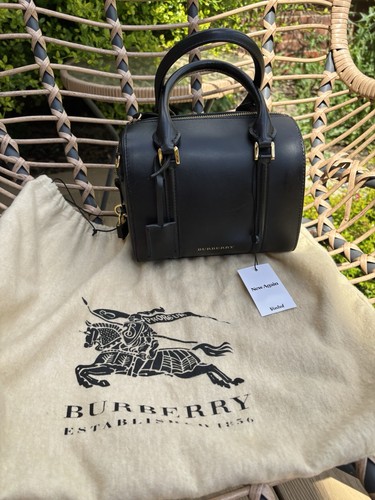 Burberry alchester small black - burberry,