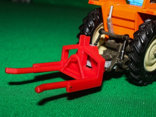 Model red round bale - 1/32,