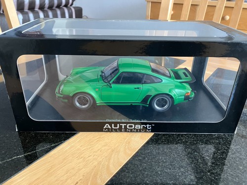 Autoart diecast porsche - 1/18,