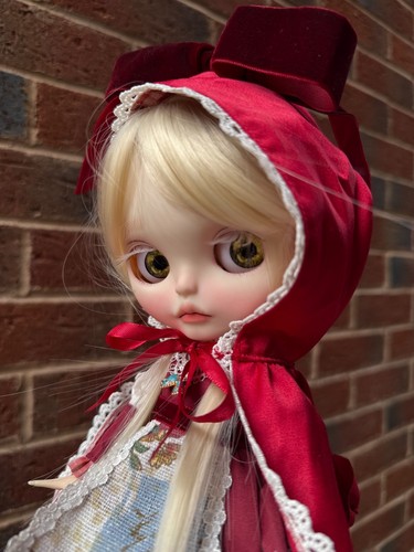 Blythe doll custom ooak - ooak, little
