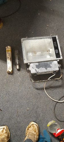 Sodium floodlight 400w - 400w, +